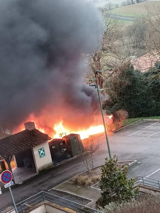 Monferran Savès feu colonnes